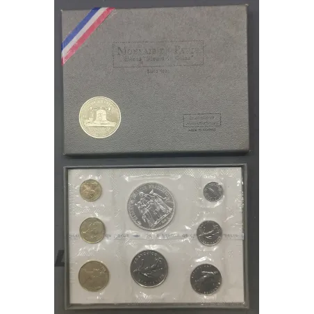 Coffret FDC Fleur de coin France 1973 avec rebord pièces de monnaies en Franc