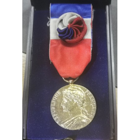 Médaille de vermeil du ministrère du travail, 1986, Borrel avec ruban et rosette