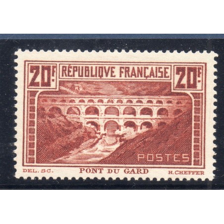 Timbre France Yvert No 262 Pont du Gard Type I  neuf **